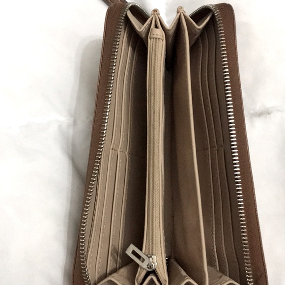 GUESS wallet - Picture 2 of 3